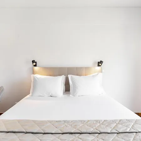 Whome Charming Urban Retreat With Skyline Views リスボン