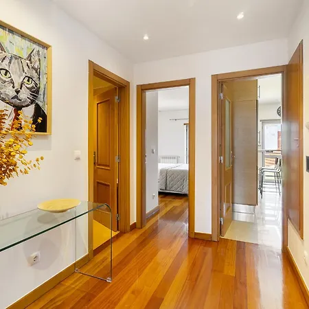 Whome Charming Urban Retreat With Skyline Views *