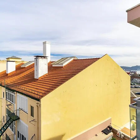 Whome Charming Urban Retreat With Skyline Views *