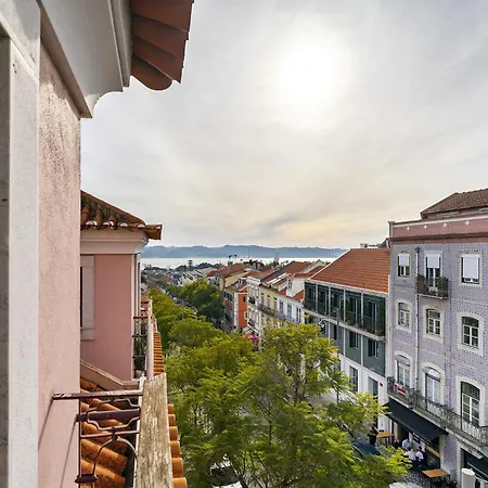 Whome Charming Urban Retreat With Skyline Views * リスボン